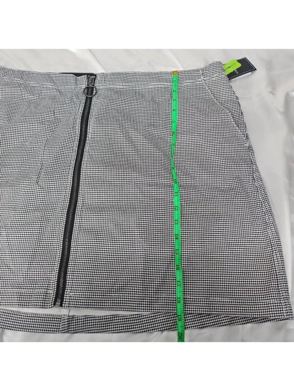 Volcom Womens Plus Size 18W Houndstooth Mini Skirt NWT Front Zip Black Academia - Picture 3 of 14